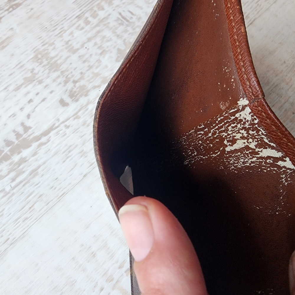 Louis Vuitton kisslock wallet - Picture 14 of 16